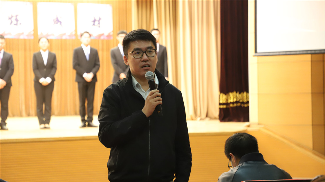 康卓老师讲话_副本.jpg