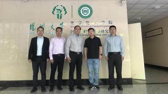 3.扬州大学合照_副本.jpg