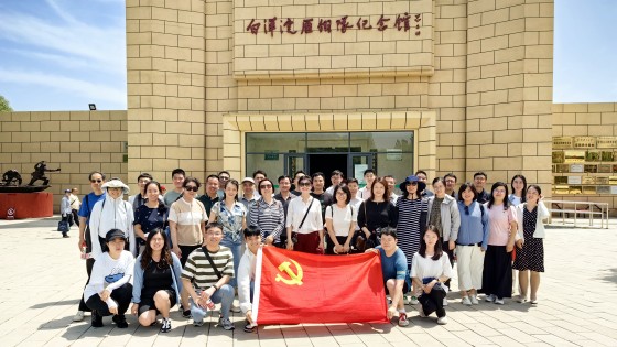 九游会J9师生党员在雁翎队纪念馆参观学习_副本.jpg